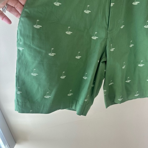 Fabletics Men's The High Side Chino Golf Short, Size 31 Neo Olive Fab Flag NWT - Picture 8 of 8